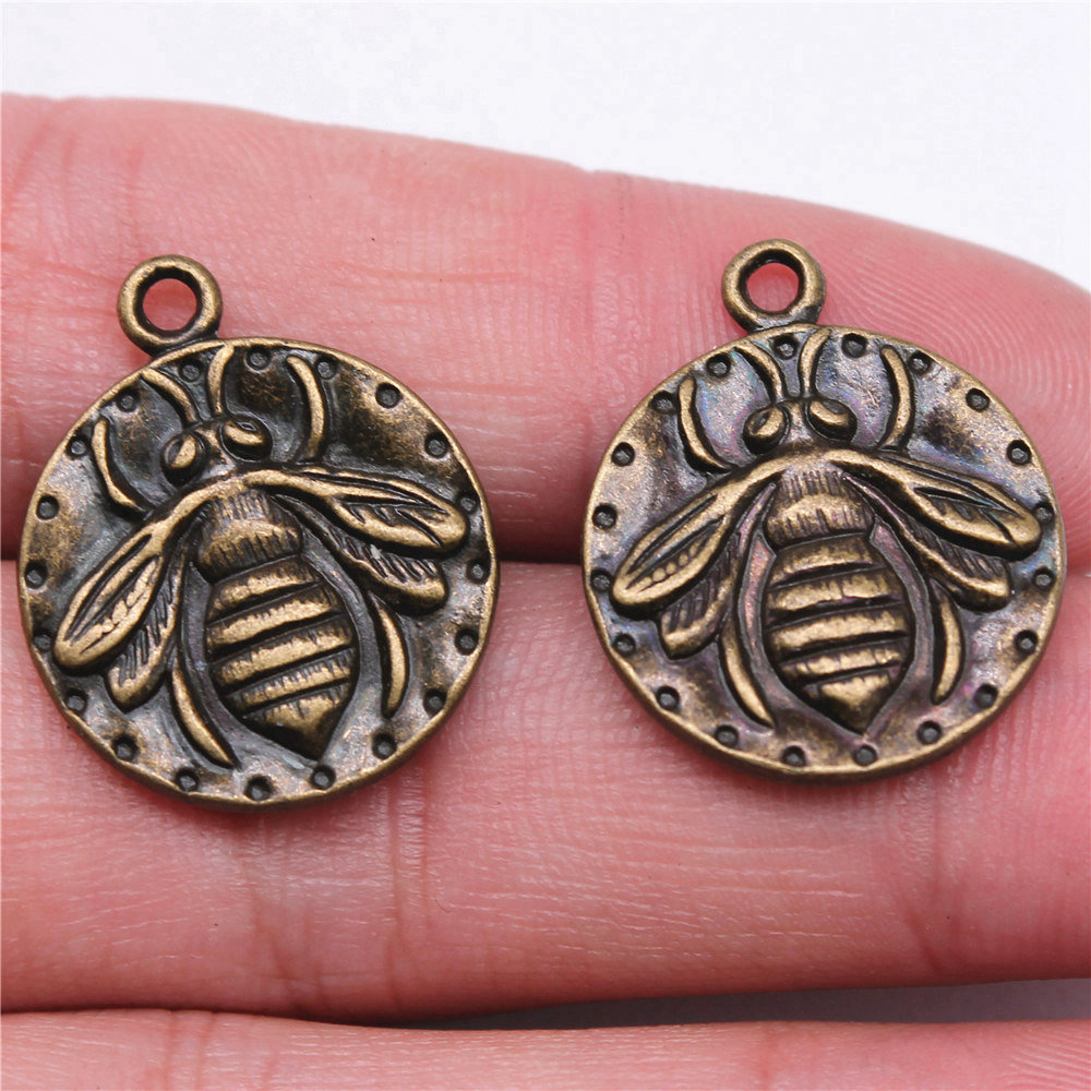 Queen Bee Insect Charm Pendant - đánh giá và giá Vintage Fashion Stores